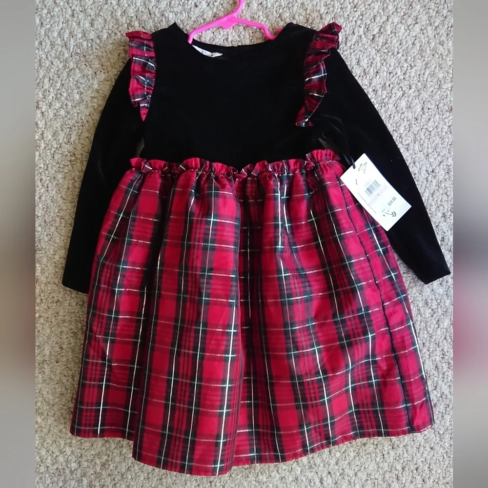 Pippa & Julie Velvet Plaid Dress in Plaid Red & Black girl Dress size 6